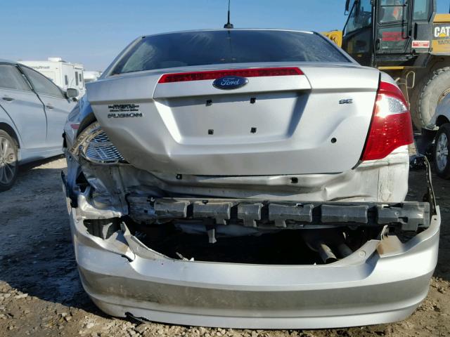 3FAHP0HA5AR196875 - 2010 FORD FUSION SE SILVER photo 9