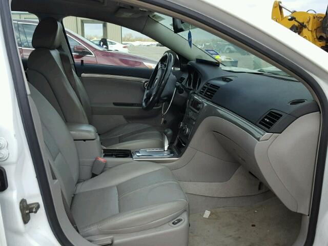 1G8ZV57B09F233717 - 2009 SATURN AURA XR WHITE photo 5