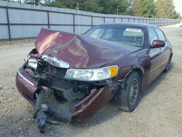 1LNHM82W12Y616894 - 2002 LINCOLN TOWN CAR S BURGUNDY photo 2