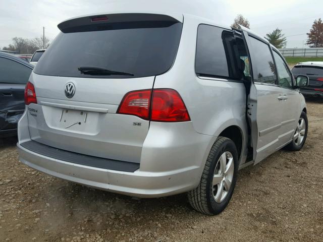 2V8HW34179R501819 - 2009 VOLKSWAGEN ROUTAN SE SILVER photo 4