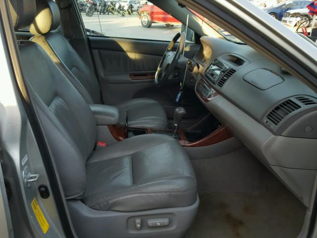4T1BE30K74U792025 - 2004 TOYOTA CAMRY LE ვერცხლისფერი ფოტო 5