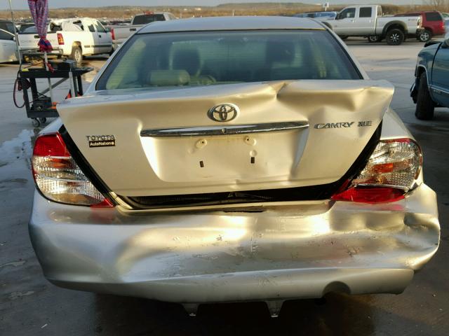 4T1BE30K74U792025 - 2004 TOYOTA CAMRY LE ვერცხლისფერი ფოტო 9