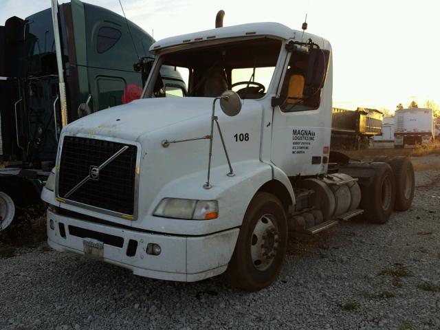 4V4MC9GF48N489187 - 2008 VOLVO VN VNM WHITE photo 2