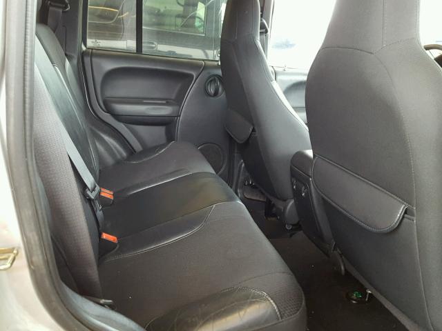 1J4GK38K82W351622 - 2002 JEEP LIBERTY RE SILVER photo 6