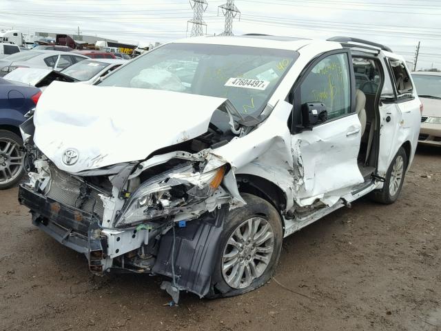 5TDYK3DC4BS145996 - 2011 TOYOTA SIENNA XLE WHITE photo 2