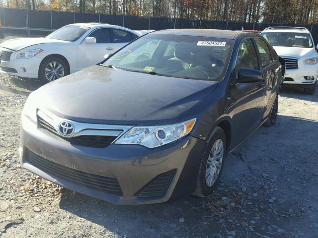 4T4BF1FKXDR300098 - 2013 TOYOTA CAMRY L GRAY photo 2