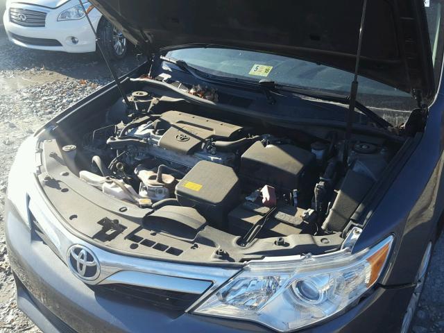 4T4BF1FKXDR300098 - 2013 TOYOTA CAMRY L GRAY photo 7