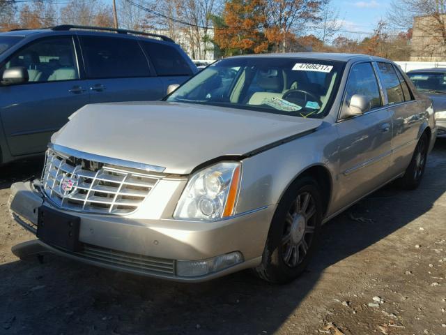 1G6KD57YX8U161372 - 2008 CADILLAC DTS BEIGE photo 2