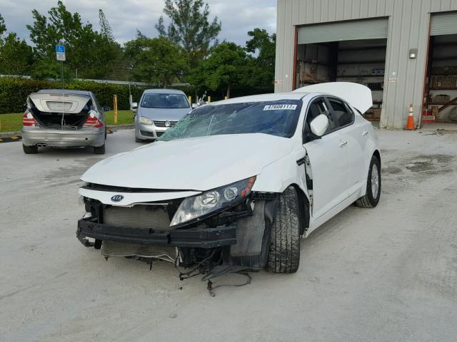 KNAGM4A78C5276792 - 2012 KIA OPTIMA LX WHITE photo 2