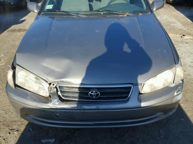 4T1BG22KXYU684201 - 2000 TOYOTA CAMRY CE GRAY photo 7