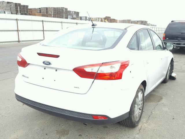 1FAHP3H27CL155563 - 2012 FORD FOCUS SEL WHITE photo 4