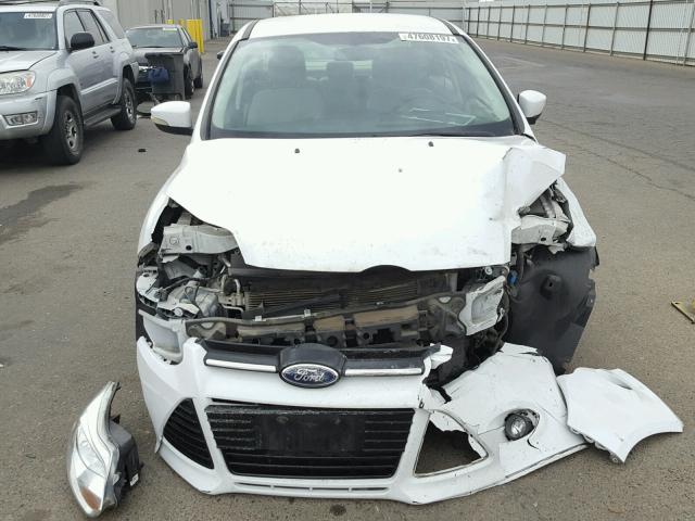 1FAHP3H27CL155563 - 2012 FORD FOCUS SEL WHITE photo 9