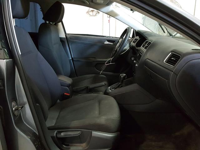 3VW2K7AJ1DM318809 - 2013 VOLKSWAGEN JETTA BASE 灰色 照片 5