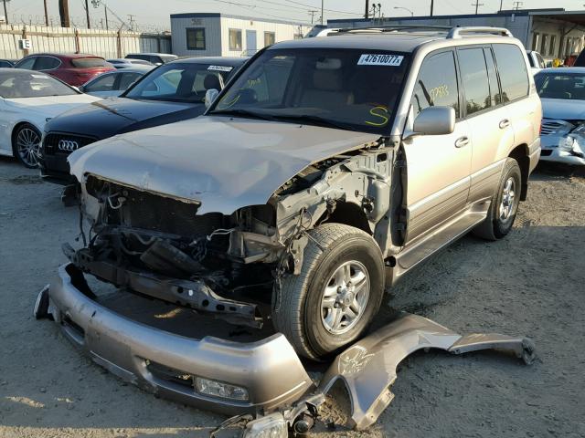 JTJHT00W513508041 - 2001 LEXUS LX 470 GOLD photo 2