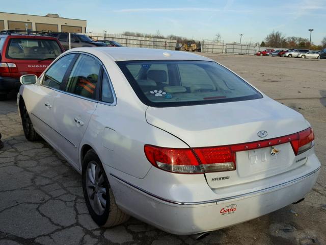 KMHFC46F07A218055 - 2007 HYUNDAI AZERA SE WHITE photo 3