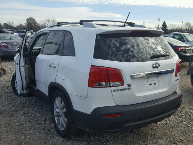 5XYKU4A22BG143386 - 2011 KIA SORENTO EX WHITE photo 3