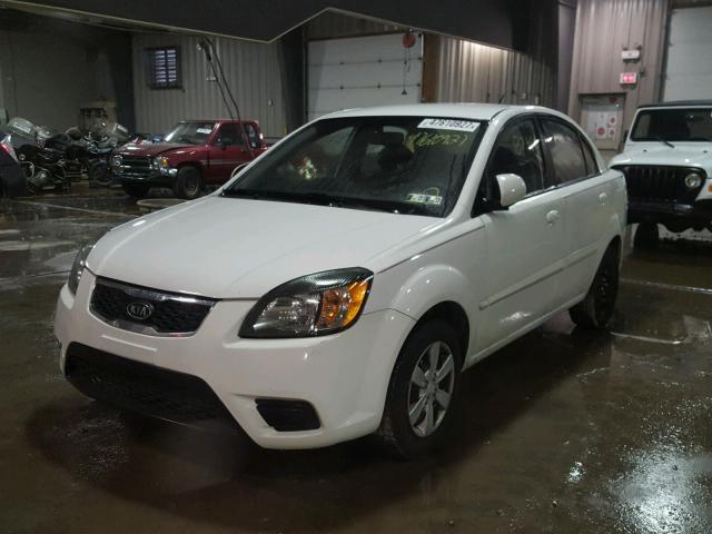 KNADH4A36B6731443 - 2011 KIA RIO BASE WHITE photo 2