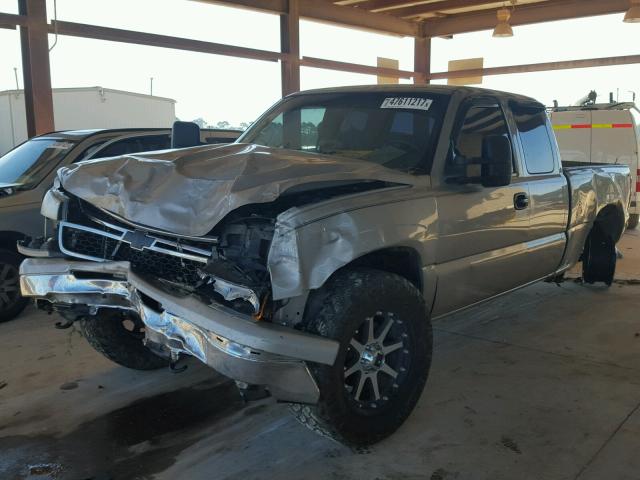 1GCEC19Z17Z158101 - 2007 CHEVROLET SILVERADO GRAY photo 2