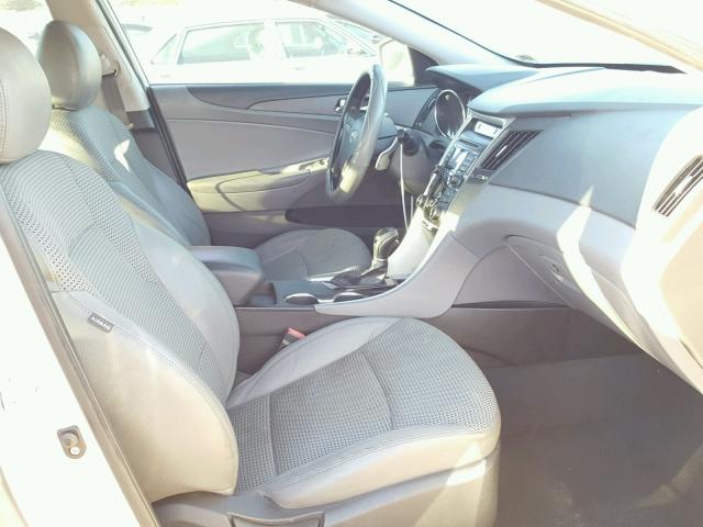 5NPEC4AC8BH000928 - 2011 HYUNDAI SONATA SE SILVER photo 5