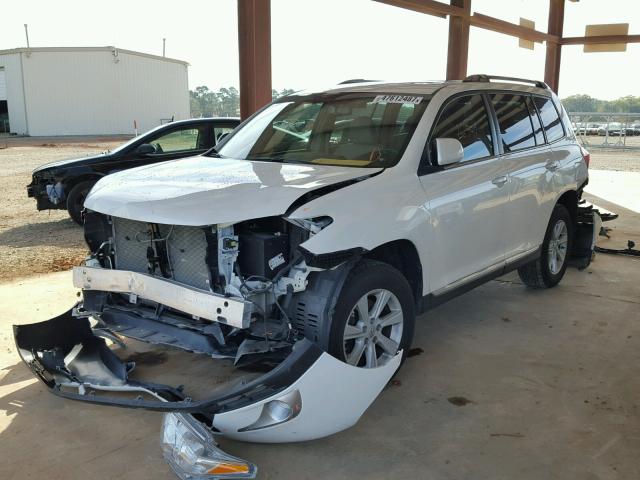 5TDZK3EH9CS075086 - 2012 TOYOTA HIGHLANDER WHITE photo 2