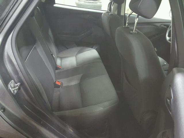 1FAHP3F29CL140291 - 2012 FORD FOCUS SE GRAY photo 6