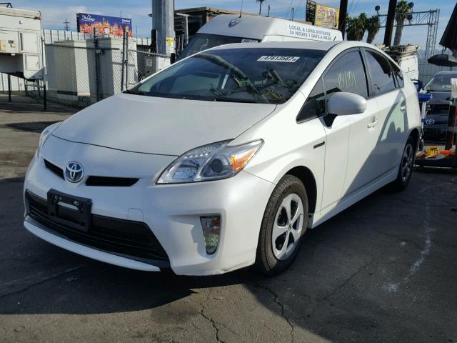 JTDKN3DUXF2004479 - 2015 TOYOTA PRIUS WHITE photo 2