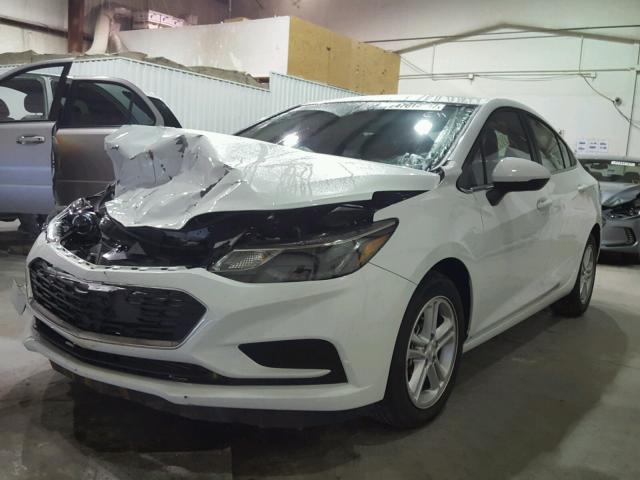 1G1BE5SMXH7176122 - 2017 CHEVROLET CRUZE LT WHITE photo 2