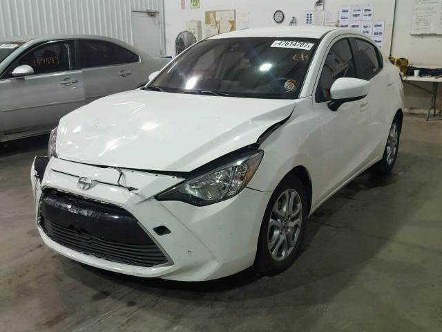 3MYDLBZV2GY116272 - 2016 TOYOTA SCION IA WHITE photo 2