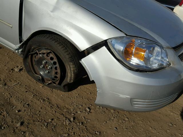 1G1AK52F657618329 - 2005 CHEVROLET COBALT SILVER photo 9