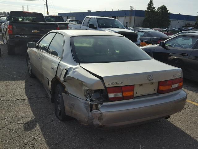 JT8BF28G6W5014807 - 1998 LEXUS ES 300 SILVER photo 3