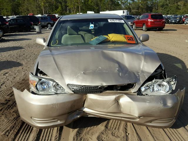 4T1BE32K83U730581 - 2003 TOYOTA CAMRY LE 金色 照片 9