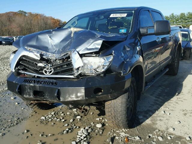 5TBDV581X8S504764 - 2008 TOYOTA TUNDRA CRE GRAY photo 2