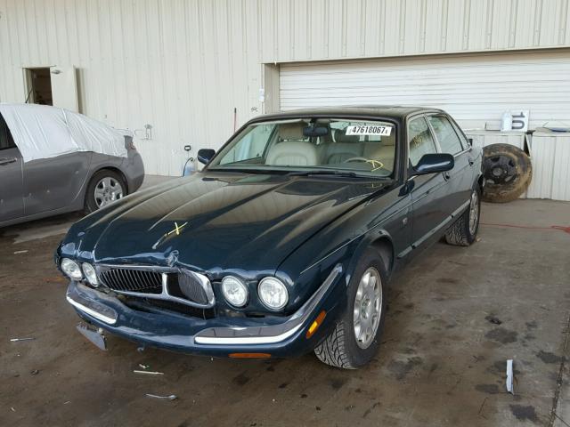 SAJHX1245WC835539 - 1998 JAGUAR XJ8 GREEN photo 2