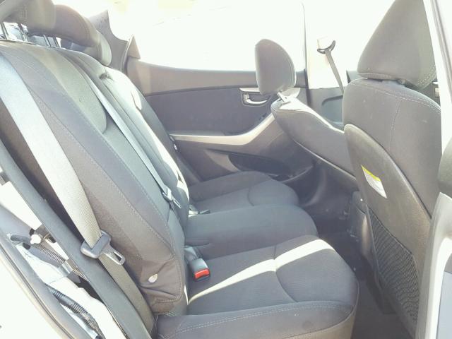 5NPDH4AE9GH783666 - 2016 HYUNDAI ELANTRA SE WHITE photo 6