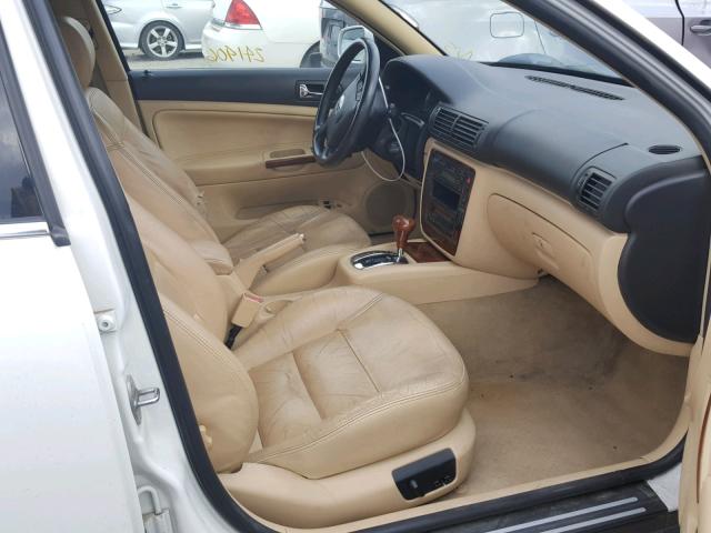 WVWTH63B52P078046 - 2002 VOLKSWAGEN PASSAT GLX WHITE photo 5