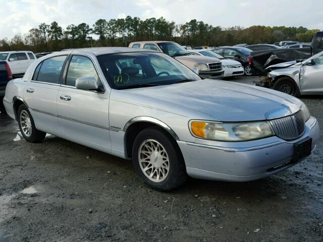 1LNHM82W51Y722439 - 2001 LINCOLN TOWN CAR S GRAY photo 1