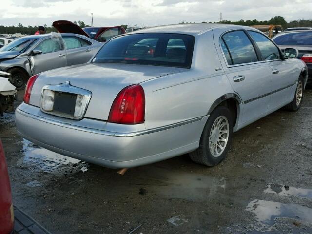 1LNHM82W51Y722439 - 2001 LINCOLN TOWN CAR S GRAY photo 4