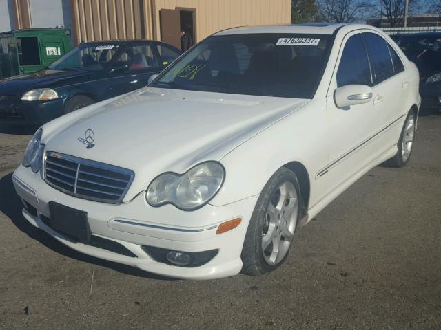 WDBRF52H07F923736 - 2007 MERCEDES-BENZ C 230 WHITE photo 2