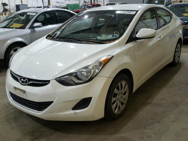 5NPDH4AEXBH011847 - 2011 HYUNDAI ELANTRA GL WHITE photo 2