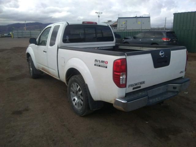 1N6AD06W88C416471 - 2008 NISSAN FRONTIER K WHITE photo 3