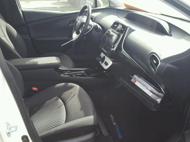 JTDKARFP2H3006424 - 2017 TOYOTA PRIUS PRIM 白色 照片 5