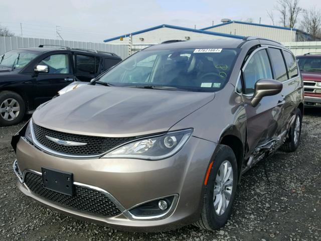 2C4RC1EG5JR100547 - 2018 CHRYSLER PACIFICA T GOLD photo 2