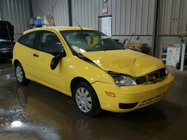 3FAFP31N15R114958 - 2005 FORD FOCUS ZX3 YELLOW photo 1