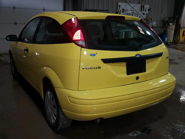 3FAFP31N15R114958 - 2005 FORD FOCUS ZX3 YELLOW photo 3