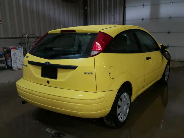 3FAFP31N15R114958 - 2005 FORD FOCUS ZX3 YELLOW photo 4
