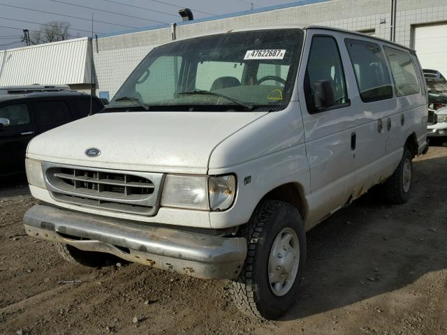 1FBSS31S92HA85613 - 2002 FORD ECONOLINE WHITE photo 2