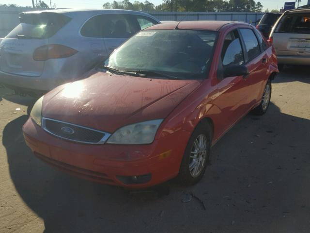 1FAFP34N46W177899 - 2006 FORD FOCUS ZX4 RED photo 2