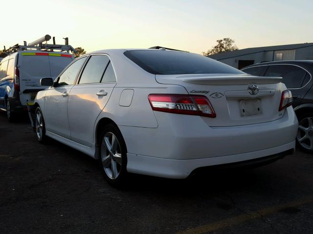 4T1BF3EK6AU565166 - 2010 TOYOTA CAMRY BASE WHITE photo 3