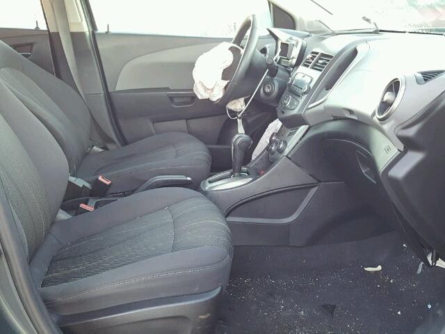 1G1JC5SB8C4228891 - 2012 CHEVROLET SONIC LT 灰色 照片 5