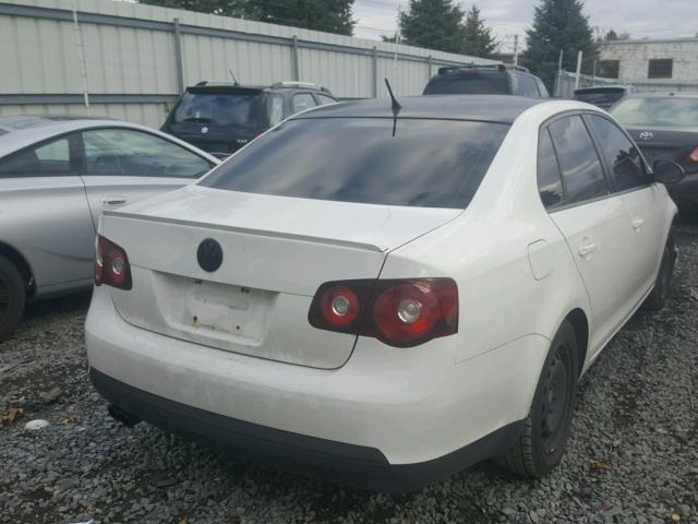 3VWJZ7AJ8AM001841 - 2010 VOLKSWAGEN JETTA S WHITE photo 4